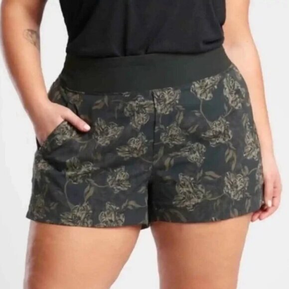 Athleta Trekkie North Printed Short Terra Firma Olive Print Size 18 NWT - Picture 2 of 7